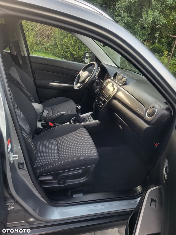 Suzuki Vitara 1.0 Boosterjet Premium 4WD - 16