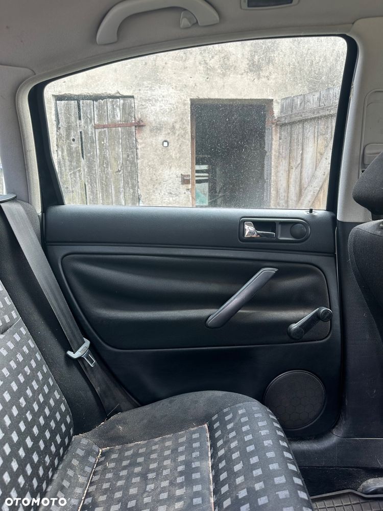 Volkswagen Passat 1.6 - 16