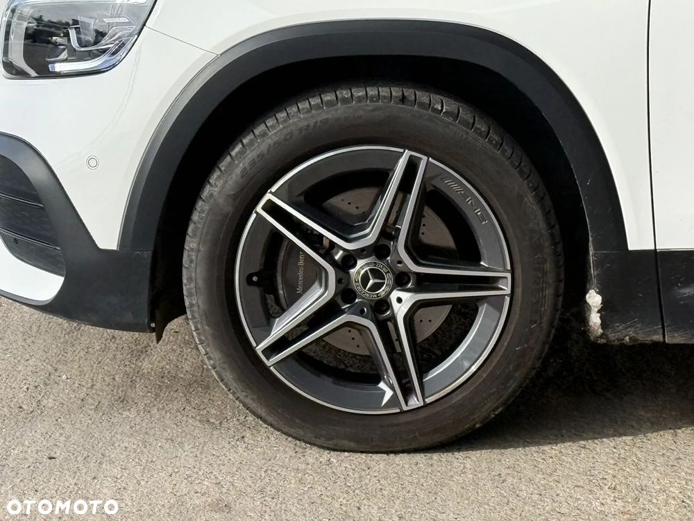 Mercedes-Benz GLB 200 4-Matic AMG Line 8G-DCT - 9