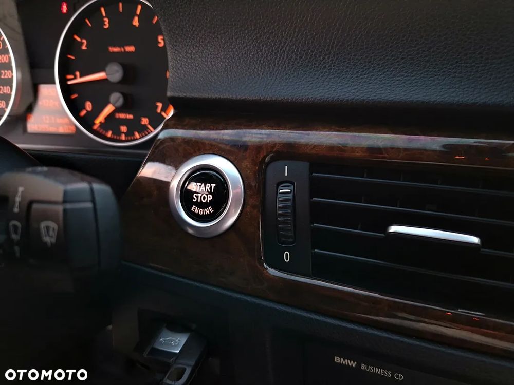 BMW Seria 3 320i - 30