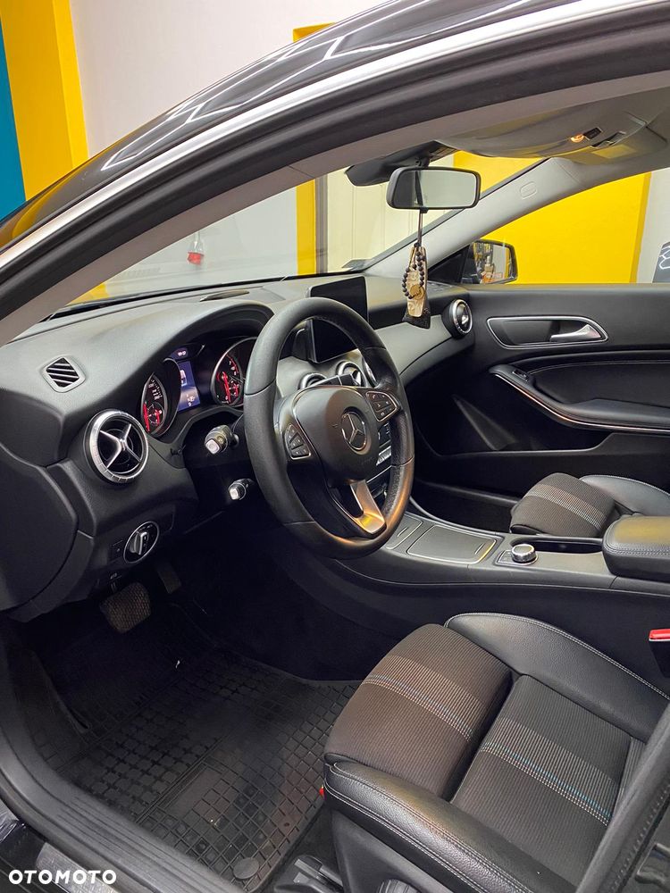Mercedes-Benz CLA 220 4-Matic - 16