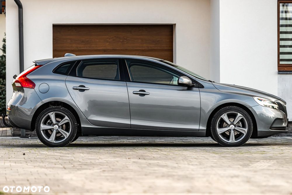 Volvo V40 D2 Momentum - 19