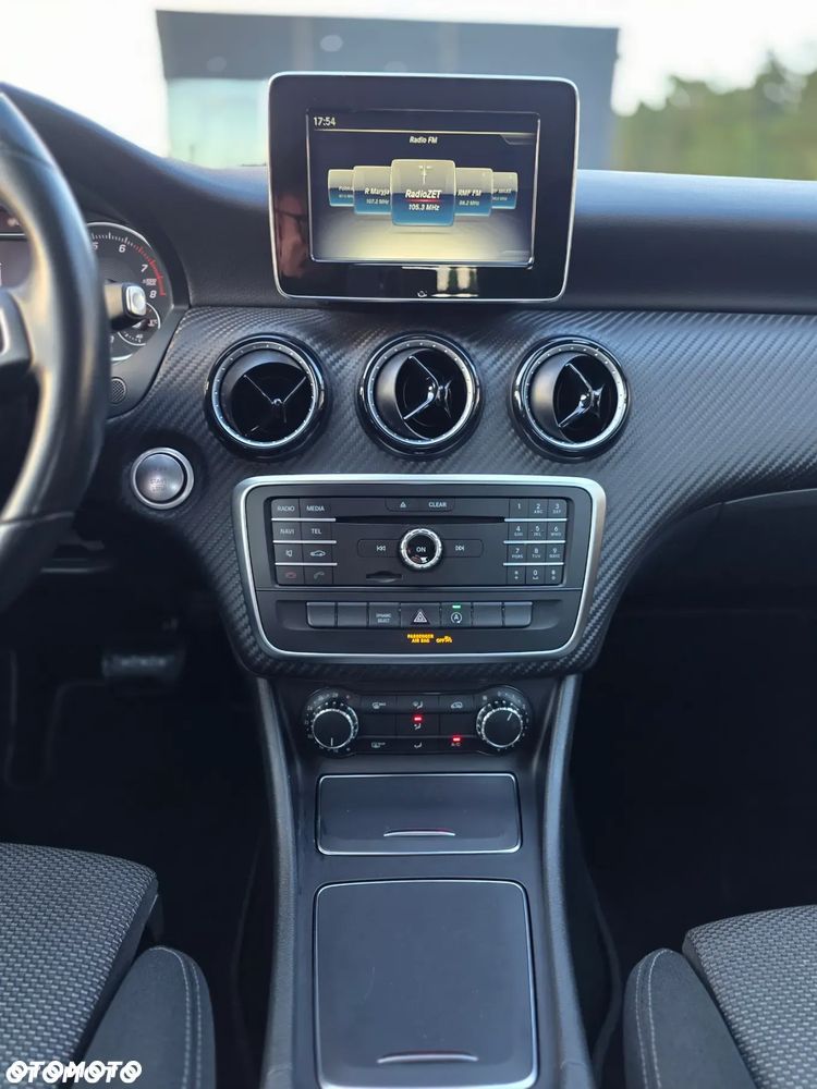 Mercedes-Benz GLA 180 7G-DCT Style - 22