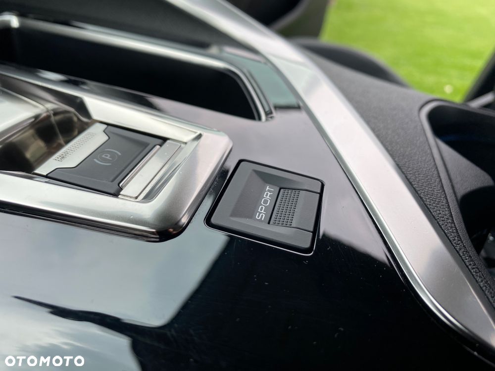 Peugeot 3008 1.2 PureTech GPF Allure S&S EAT8 - 11