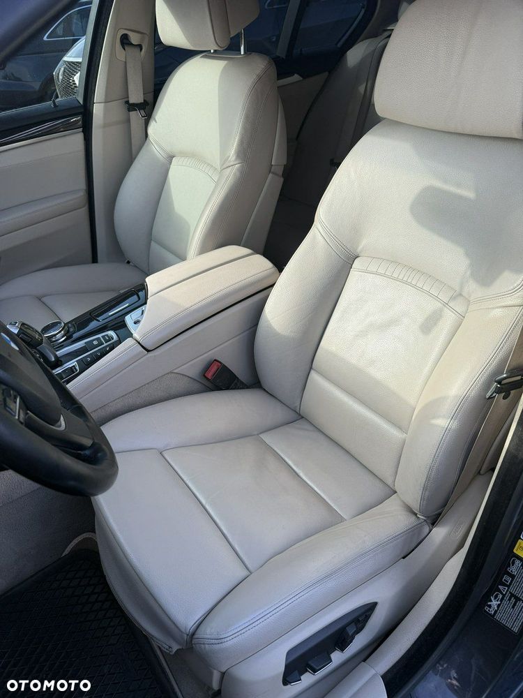 BMW Seria 5 528i xDrive Luxury Line - 13