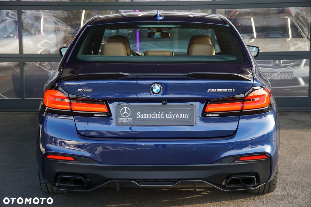 BMW Seria 5 M550i xDrive sport - 11