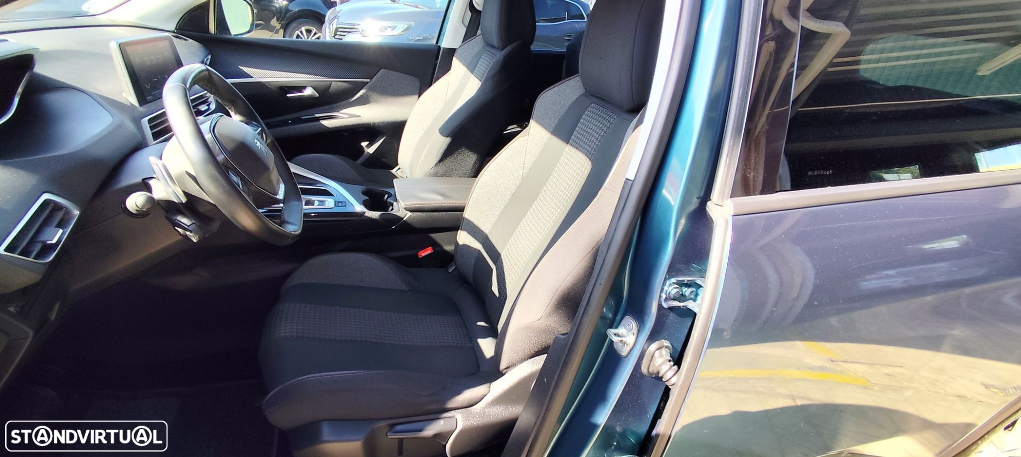 Peugeot 5008 1.6 BlueHDi Allure EAT6 - 36