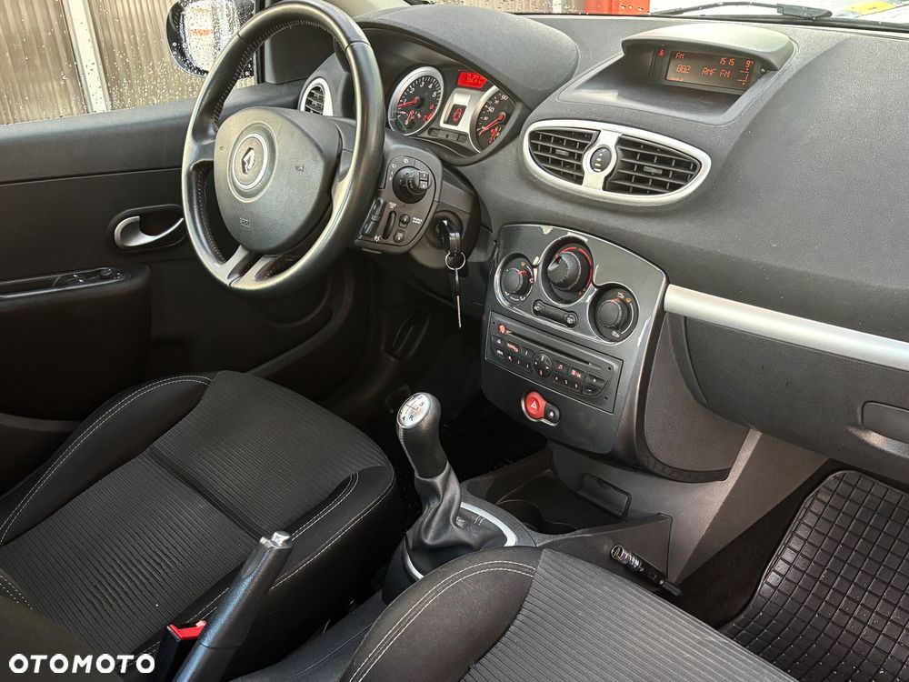 Renault Clio 1.2 16V Alize - 13