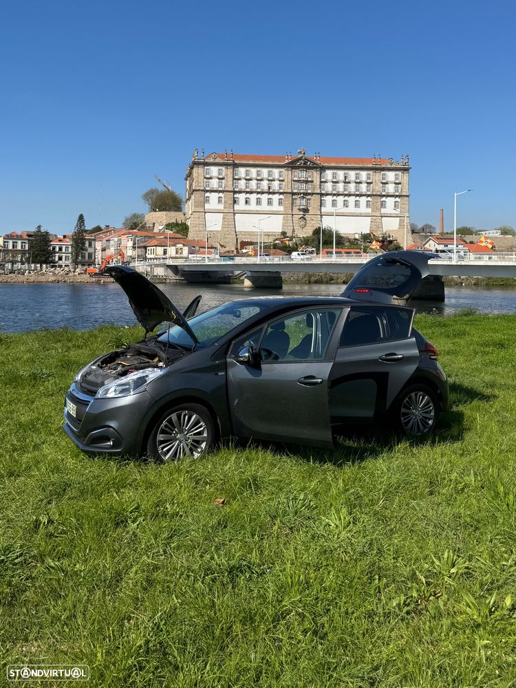 Peugeot 208 1.6 BlueHDi Style - 1