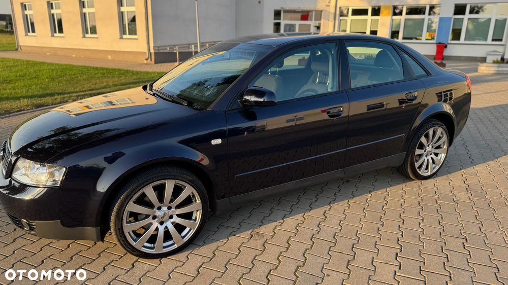 Audi A4 Limousine - 4