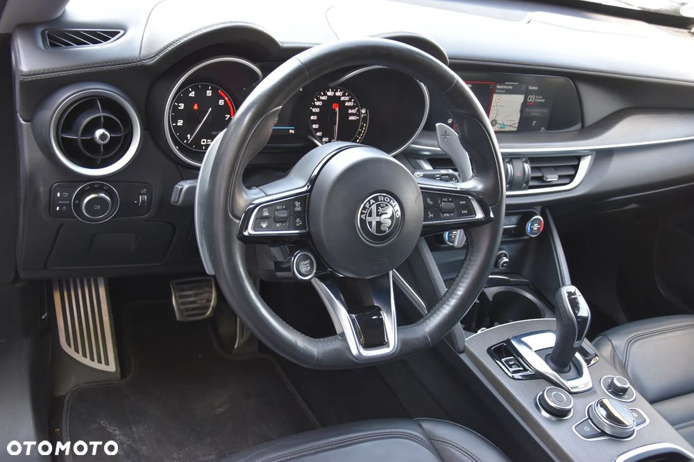 Alfa Romeo Stelvio 2.0 Turbo 16V AT8-Q4 Competizione - 13