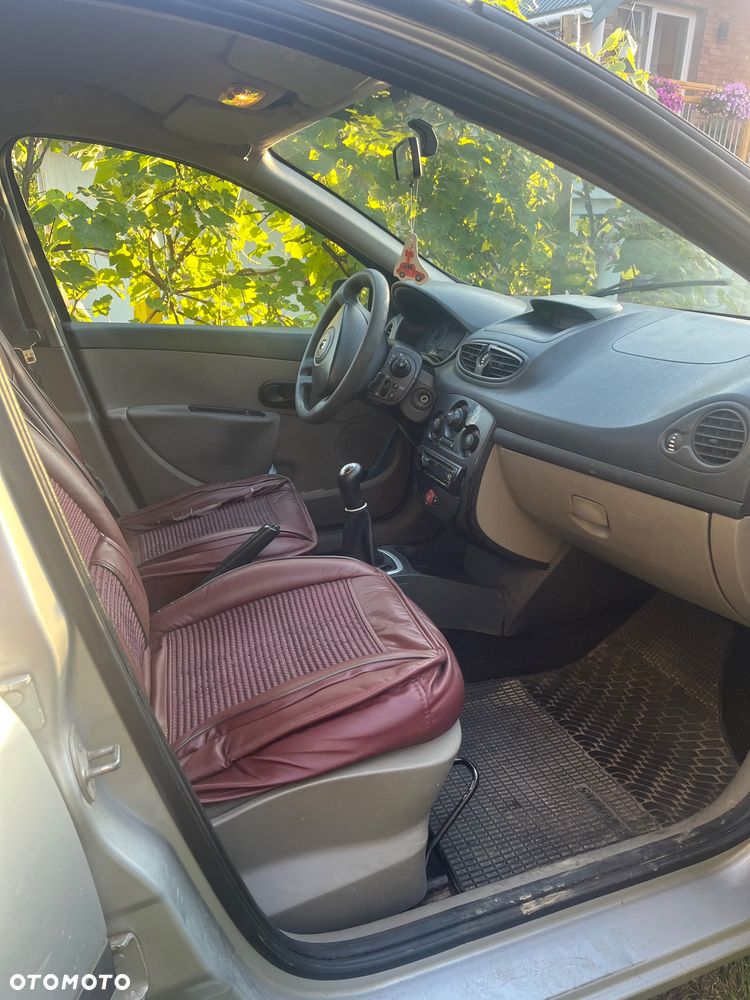 Renault Clio - 6