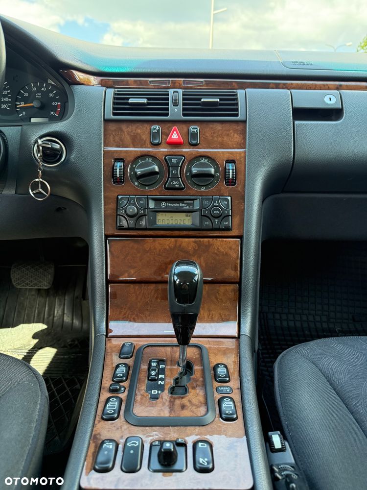 Mercedes-Benz Klasa E 280 T Elegance - 16