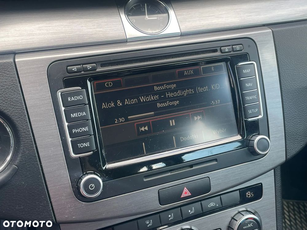 Volkswagen Passat 2.0 TDI Comfortline DSG - 9