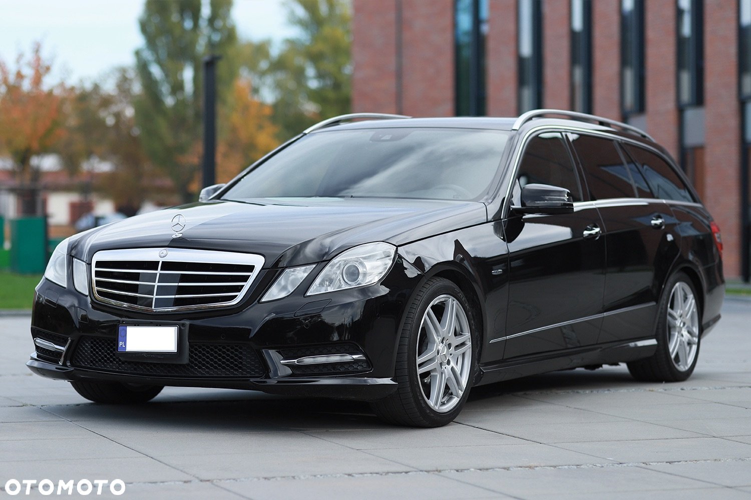 Mercedes-Benz Klasa E 500 T BlueEFFICIENCY 7G-TRONIC Avantgarde - 4