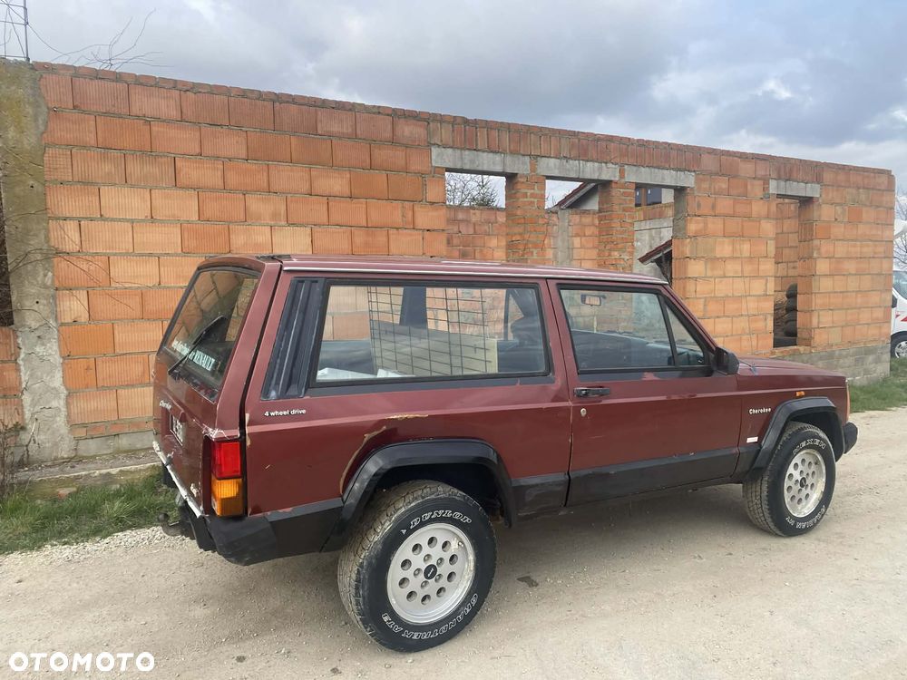 Jeep Cherokee - 34