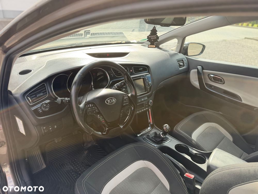 Kia Ceed - 8