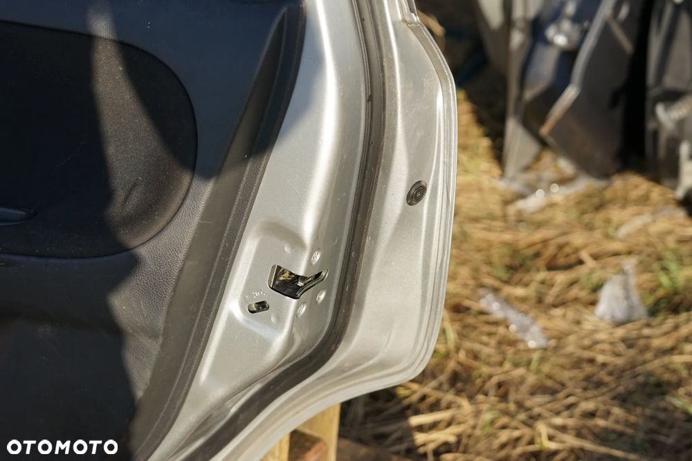 Drzwi tył tylne prawe Nissan Note I Lift 5d KY0 - 14