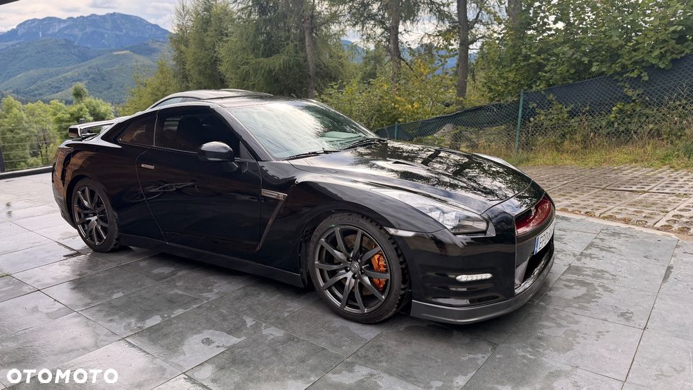 Nissan GT-R - 3
