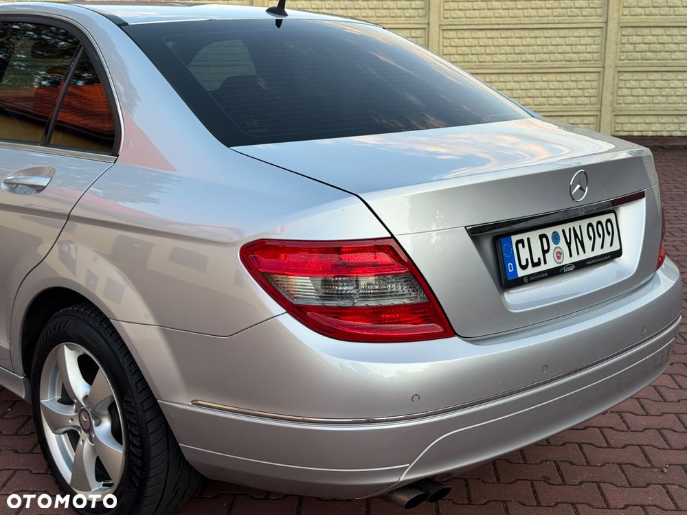 Mercedes-Benz Klasa C 180 CGI Automatik BlueEFFICIENCY Avantgarde - 24