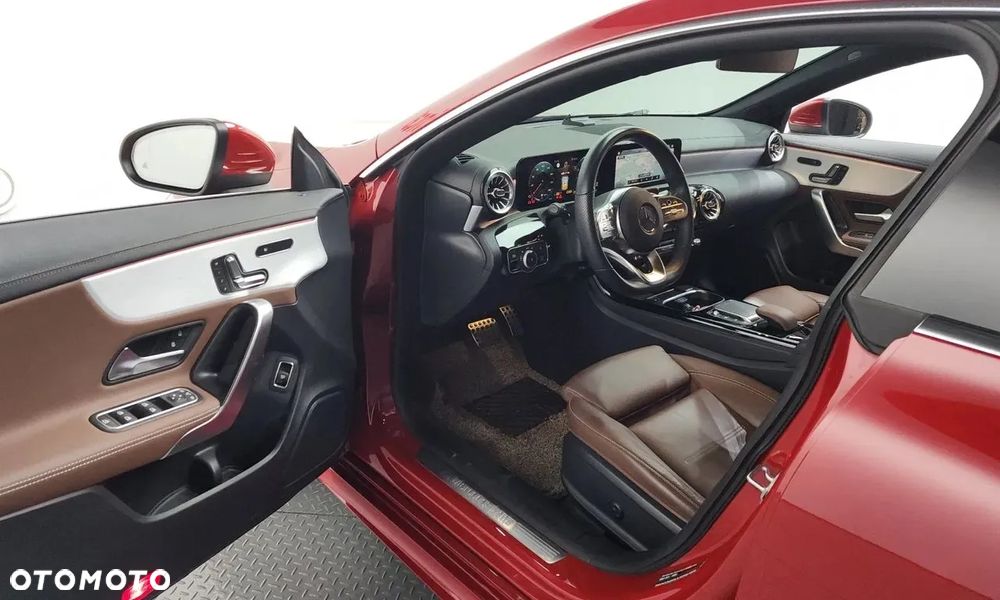 Mercedes-Benz CLA 250 4-Matic Progressive 7G-DCT - 17