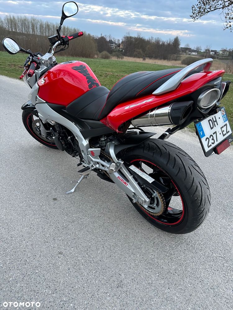 Suzuki GSR - 3
