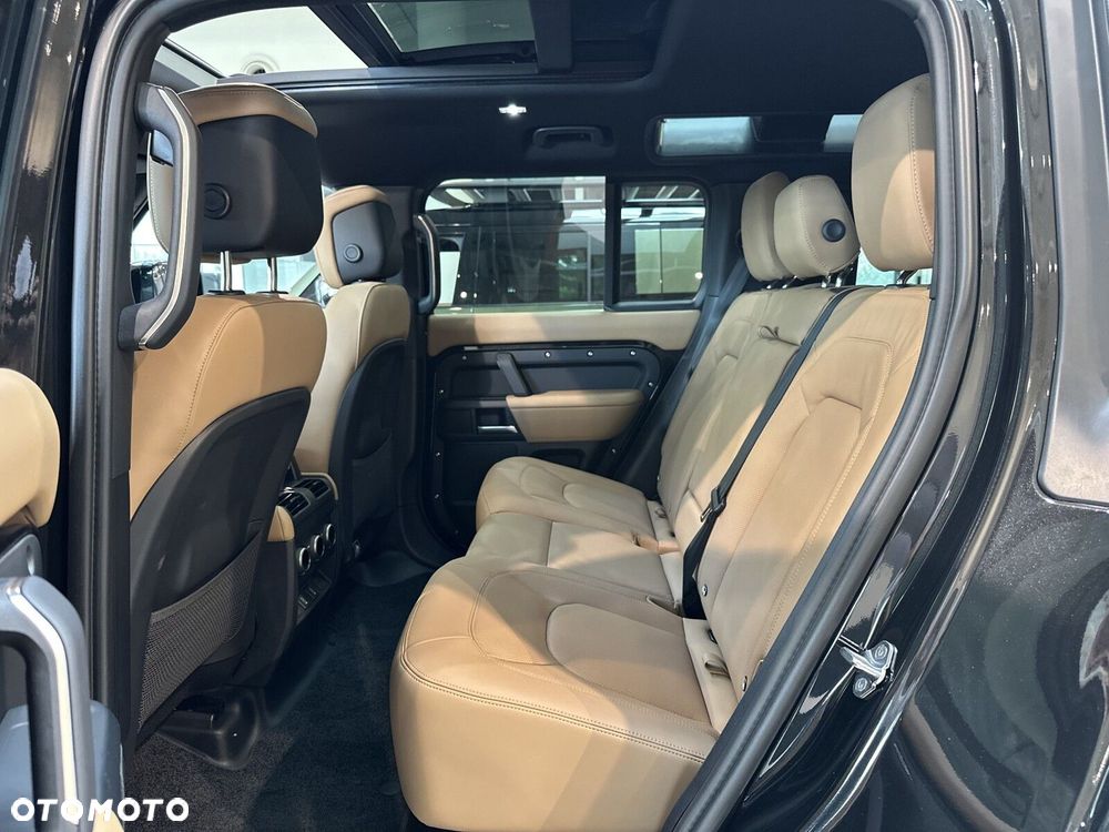 Land Rover Defender - 13