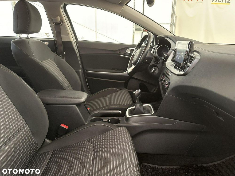 Kia Ceed - 24