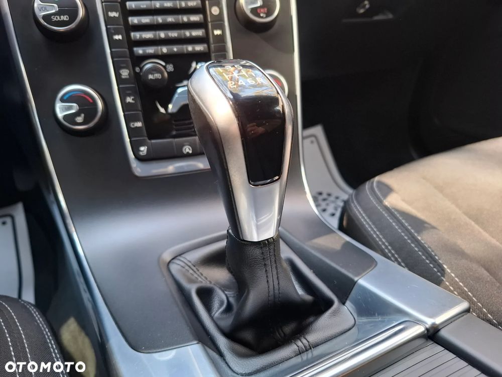 Volvo V60 D4 Drive-E Dynamic Edition (Kinetic) - 16