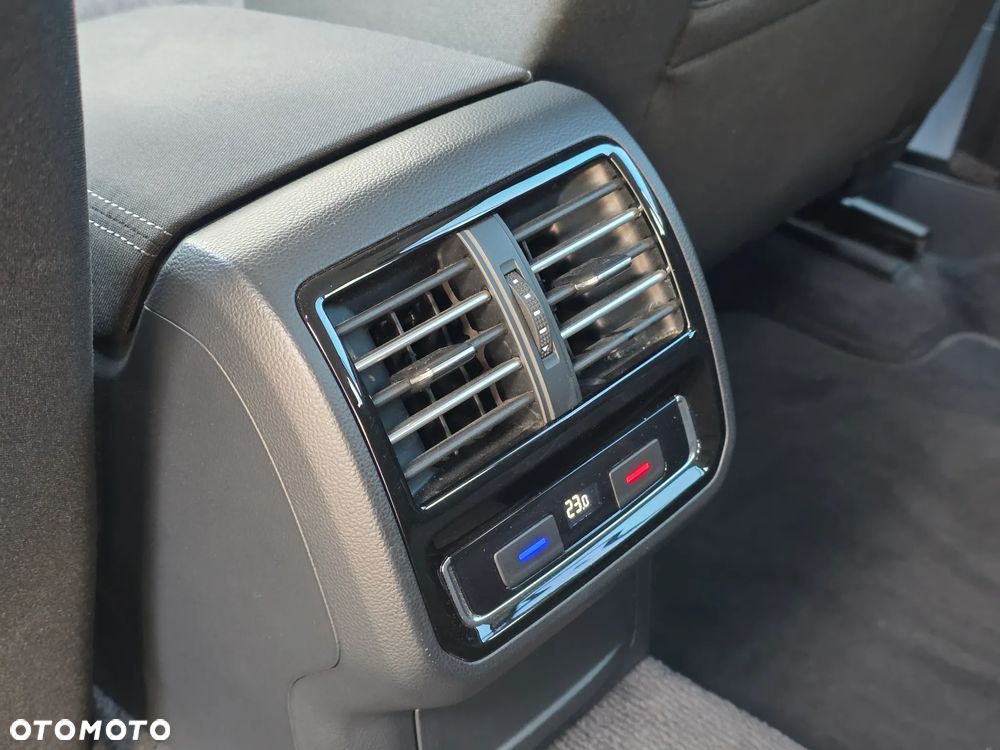 Volkswagen Passat - 26