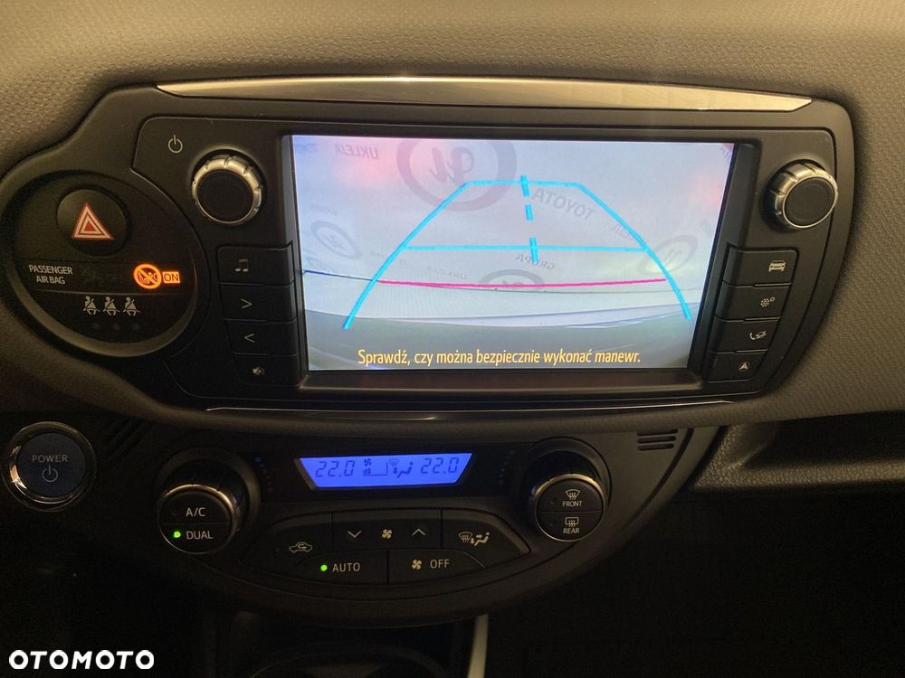 Toyota Yaris Hybrid 100 Premium - 17