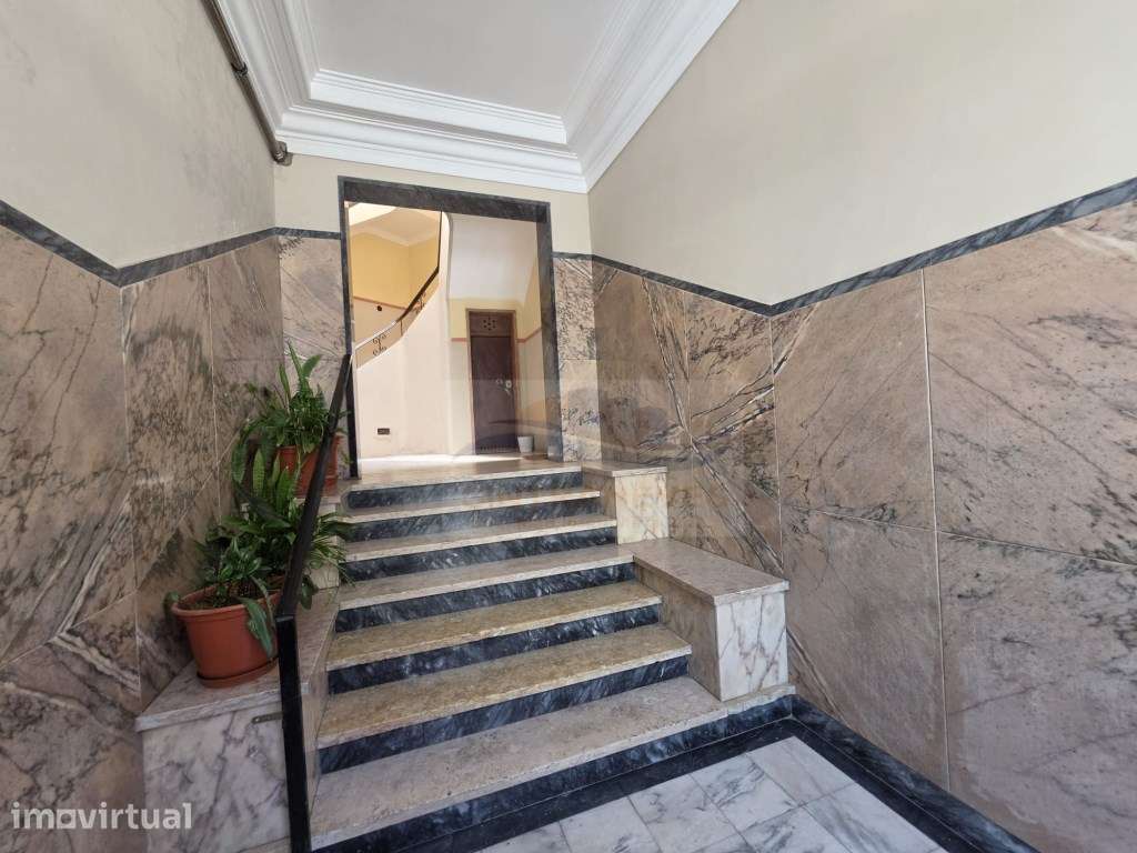 Apartamento T2 na Damaia de Cima - Pronto a Habitar - excelentes va... - Grande imagem: 2/28