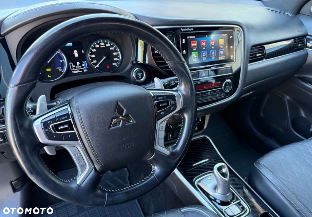 Mitsubishi Outlander - 16