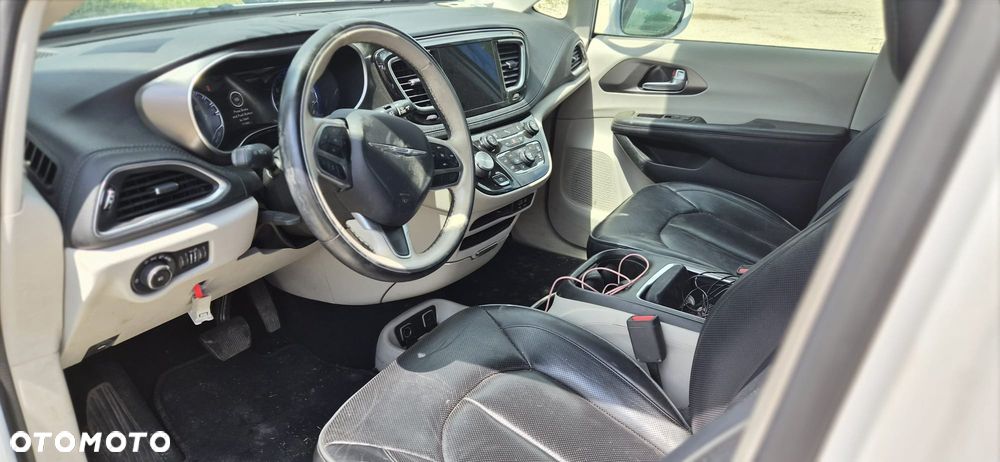 Chrysler Pacifica - 9