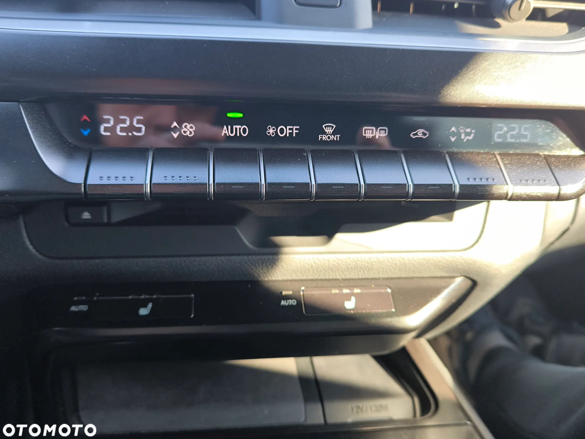 Lexus UX 200 GPF Business Edition 2WD - 24
