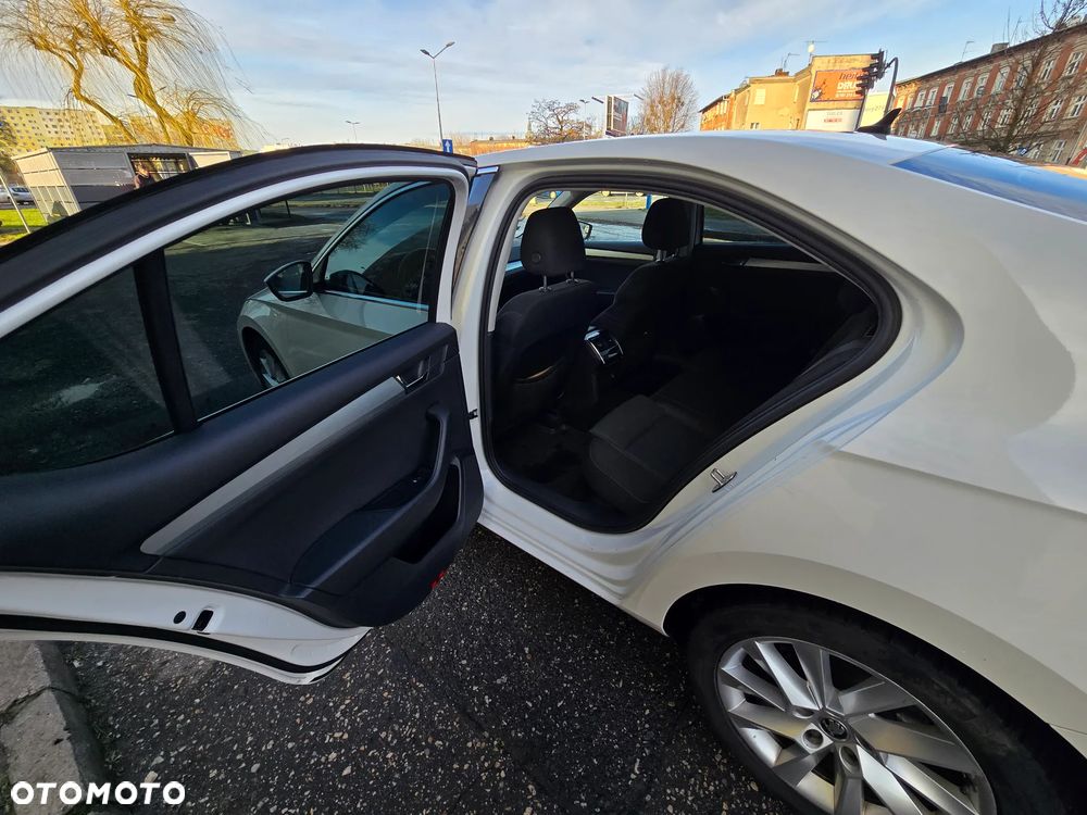Skoda Superb 2.0 TDI Ambition DSG7 - 13