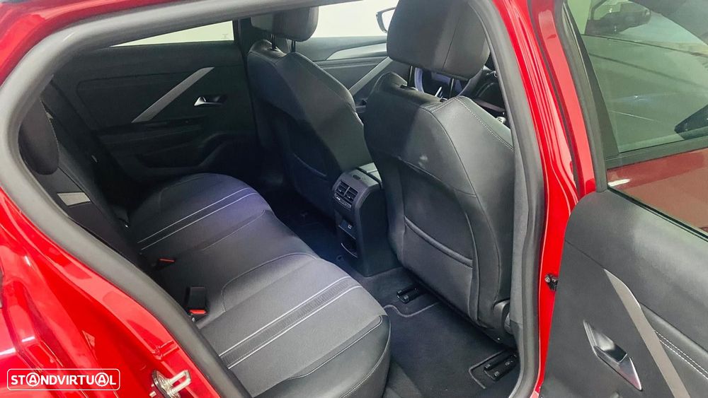 Opel Astra 1.2 T GS - 17