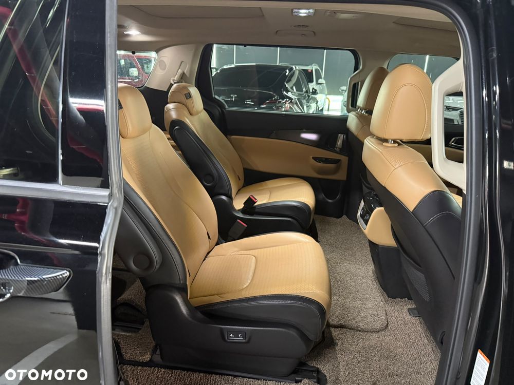 Kia Carnival - 10