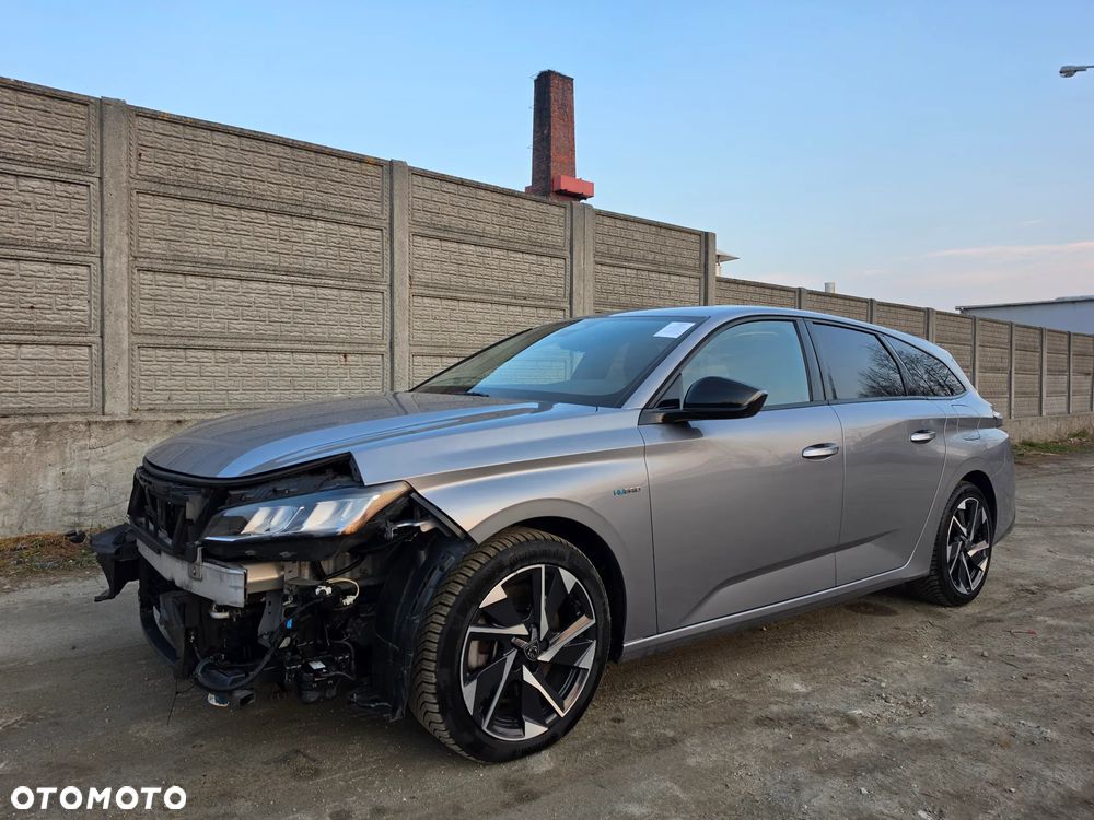 Peugeot 308 1.6 Hybrid PHEV Allure EAT8 - 39