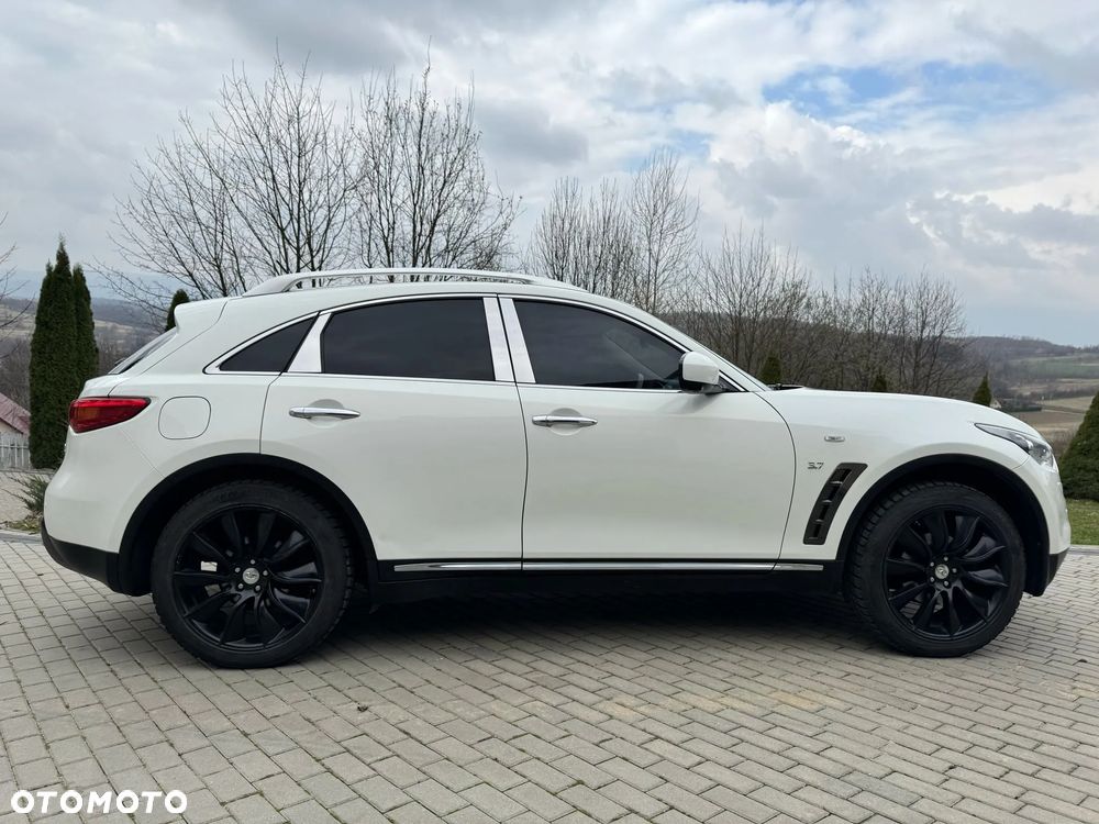 Infiniti Q70 - 2