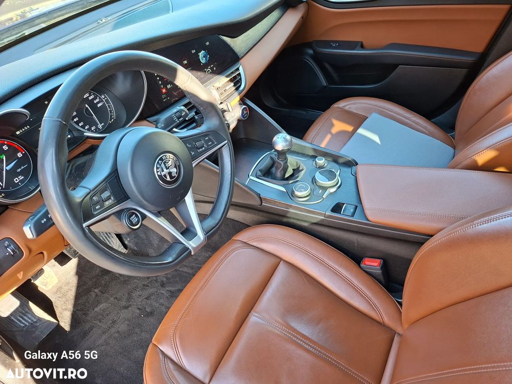 Alfa Romeo Giulia 2.2 - 9