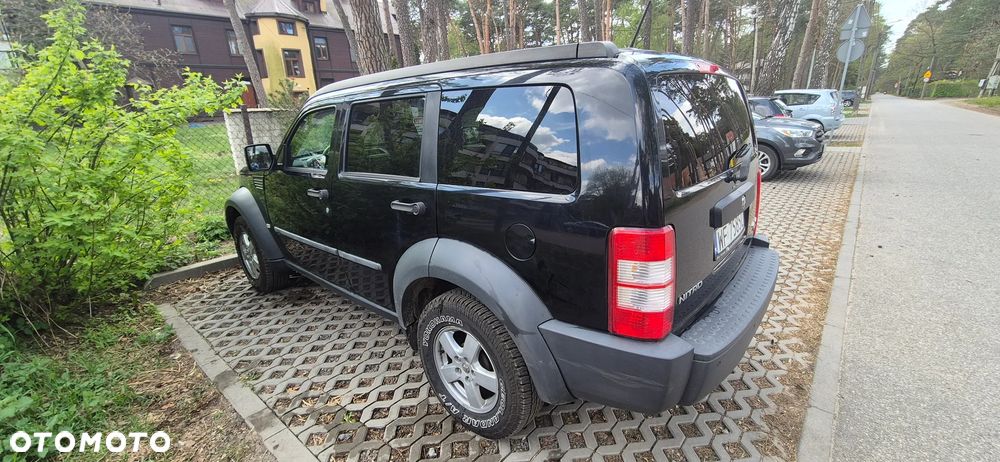 Dodge Nitro - 2