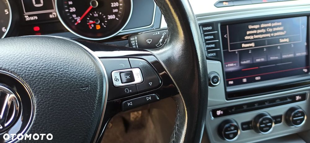 Volkswagen Passat - 36