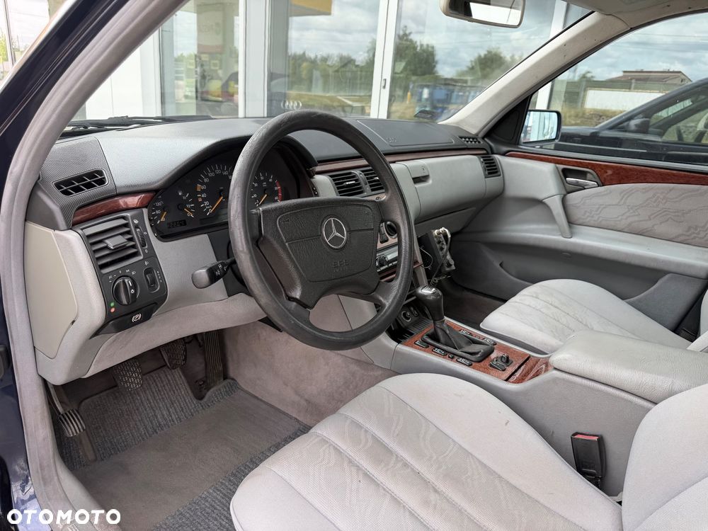 Mercedes-Benz Klasa E 200 CDI Classic - 14