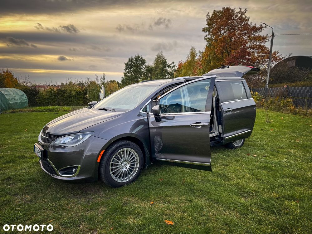 Chrysler Pacifica - 19