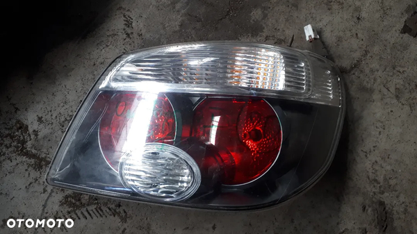 Lampa tylna prawa Mitsubishi Outlander I 1 LIFT 2004-2006r. EUROPA