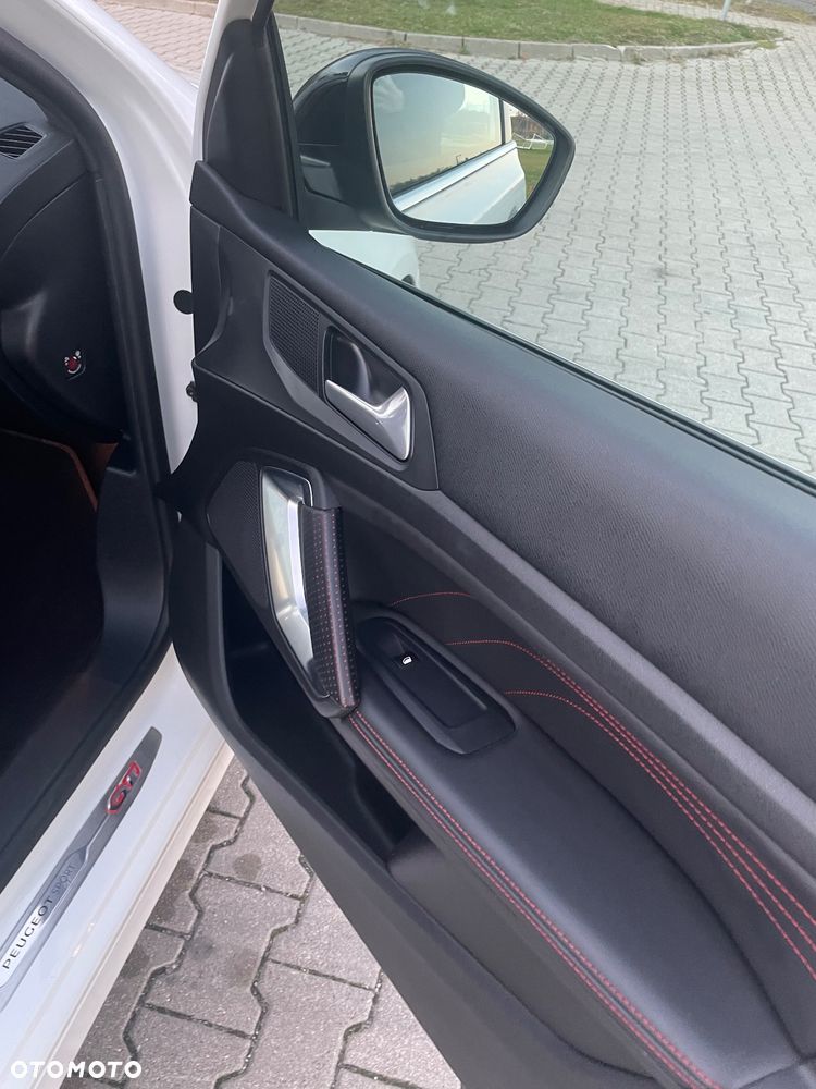 Peugeot 308 1.6 e-THP GTi by Sport S&S - 13