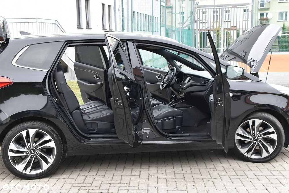 Kia Carens - 8
