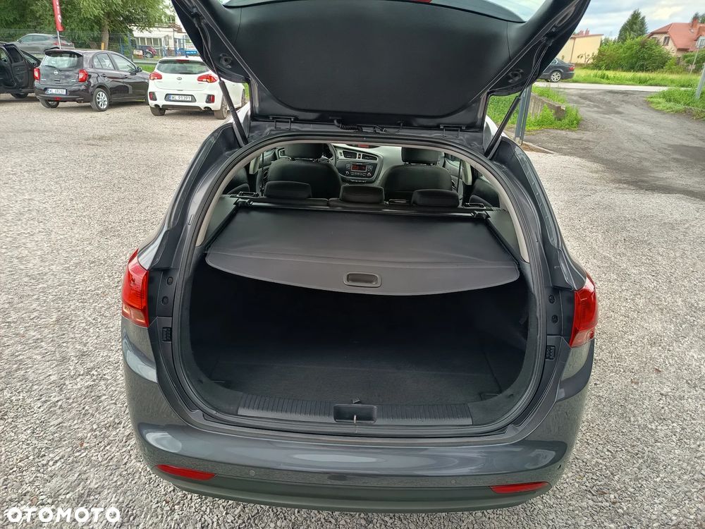 Kia Ceed 1.4 CVVT Dream-Team Edition - 31