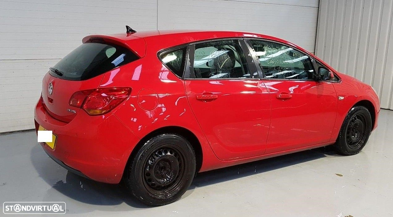 Opel Astra J 1.3 CDTI de 2010 disponível para peças MOTOR E CAIXA VENDIDOS - 3